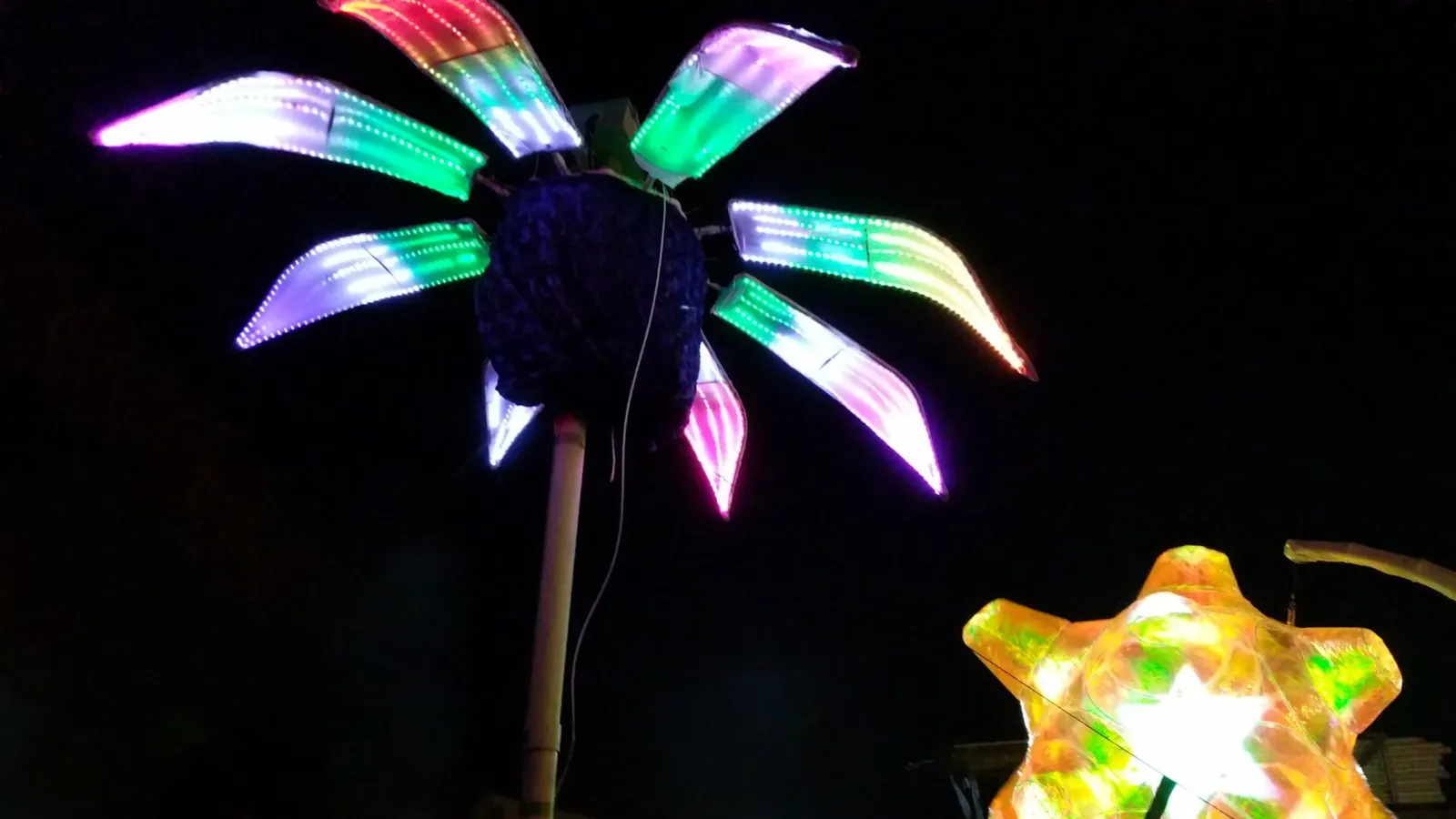 Niantic-Commissioned LED Sculpture